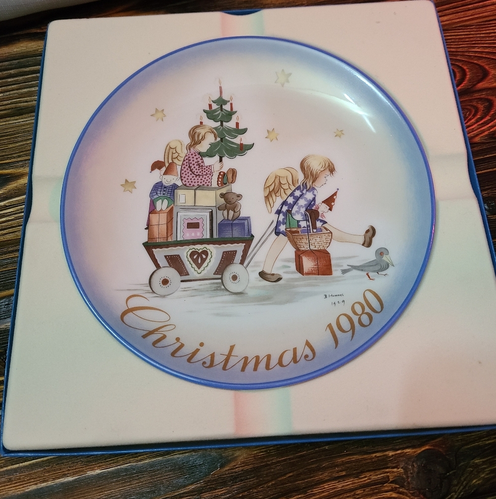 Schmid Parade Into Toyland Christmas 1980 Collector's Plate Sister Berta Hummel